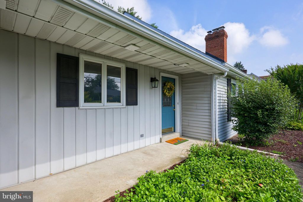 Photo of 26 Green Acre Road, LITITZ, PA 17543 (MLS # PALA2072538)