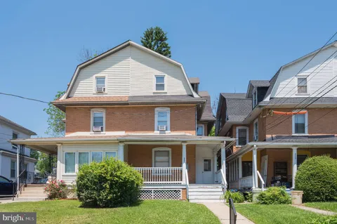 222 Lippincott Avenue Unit 3, Ardmore, PA MLS: PAMC2130402