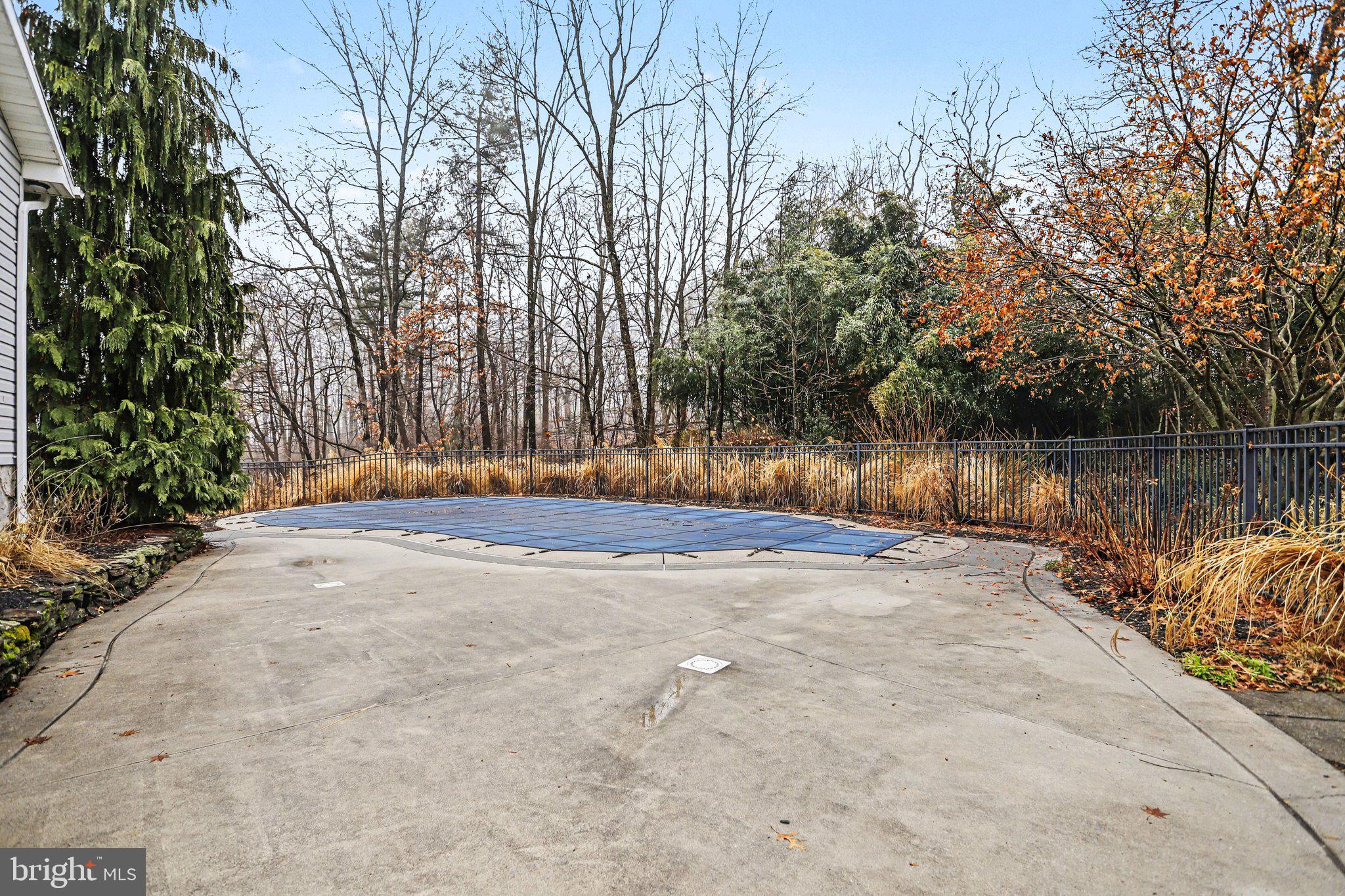 LONGVIEW ESTATES - Residential