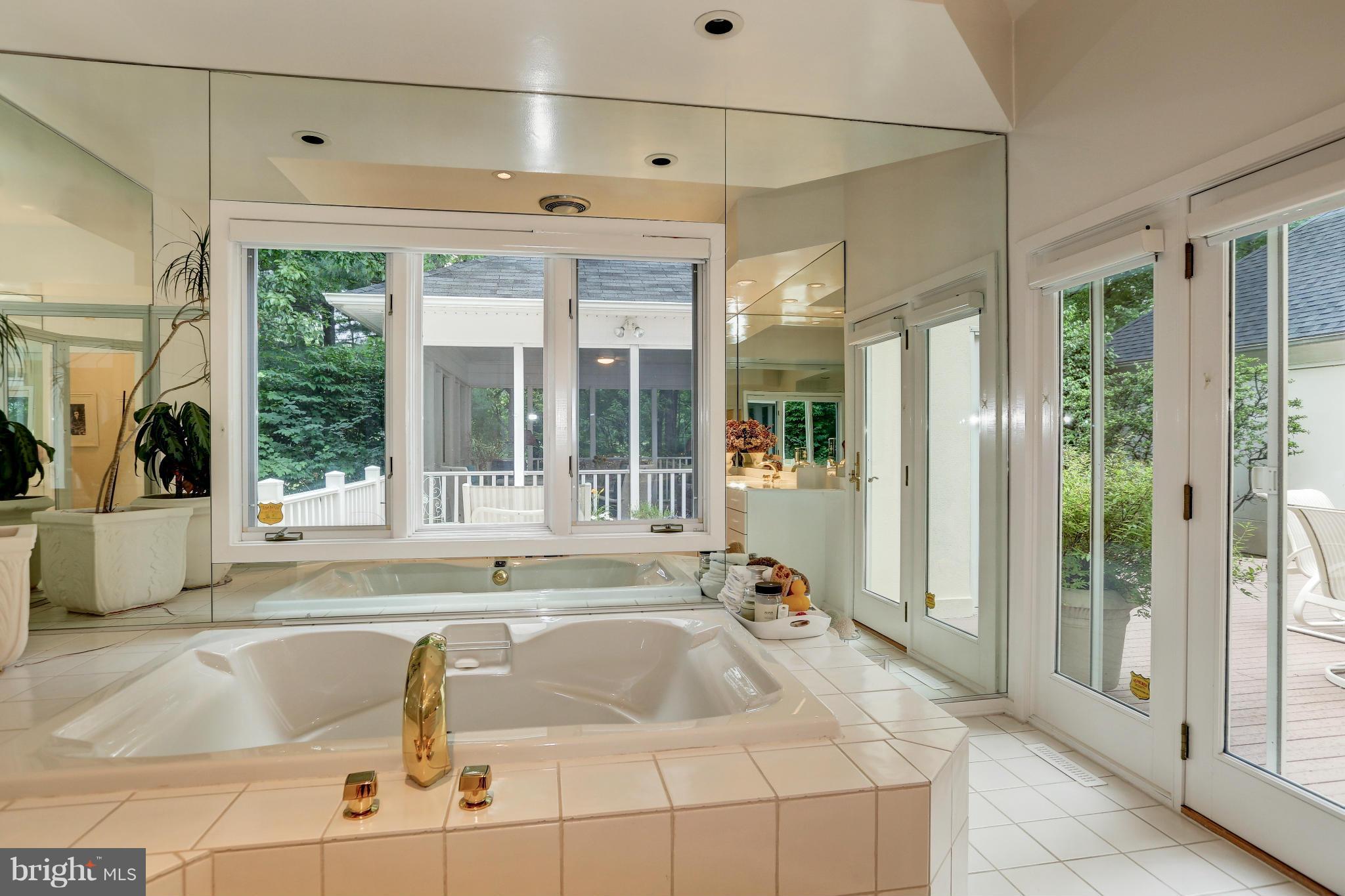 LAYTONSVILLE KNOLLS - Residential