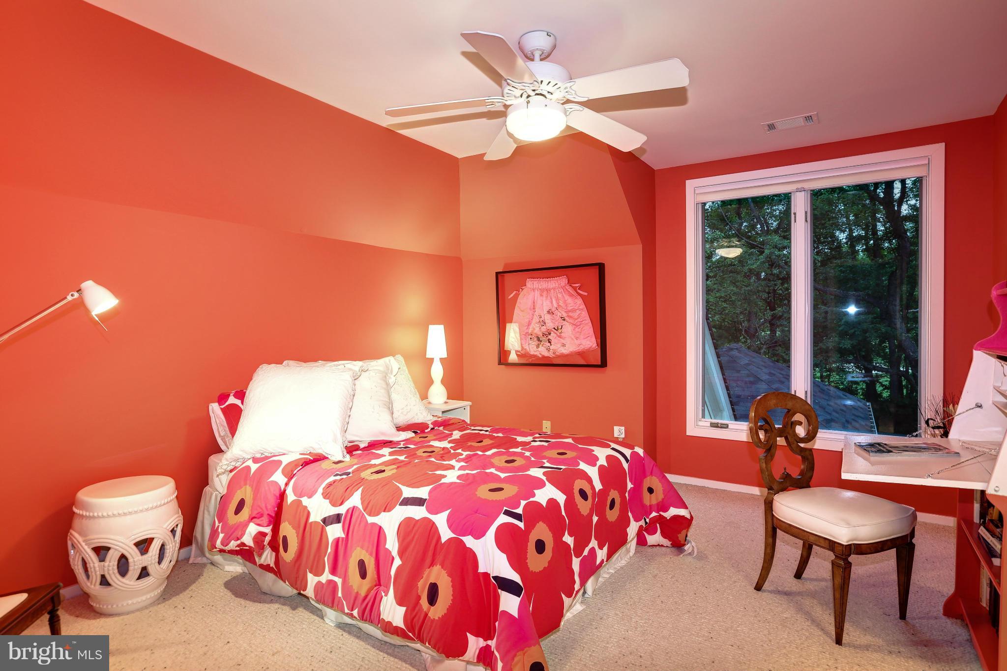 LAYTONSVILLE KNOLLS - Residential