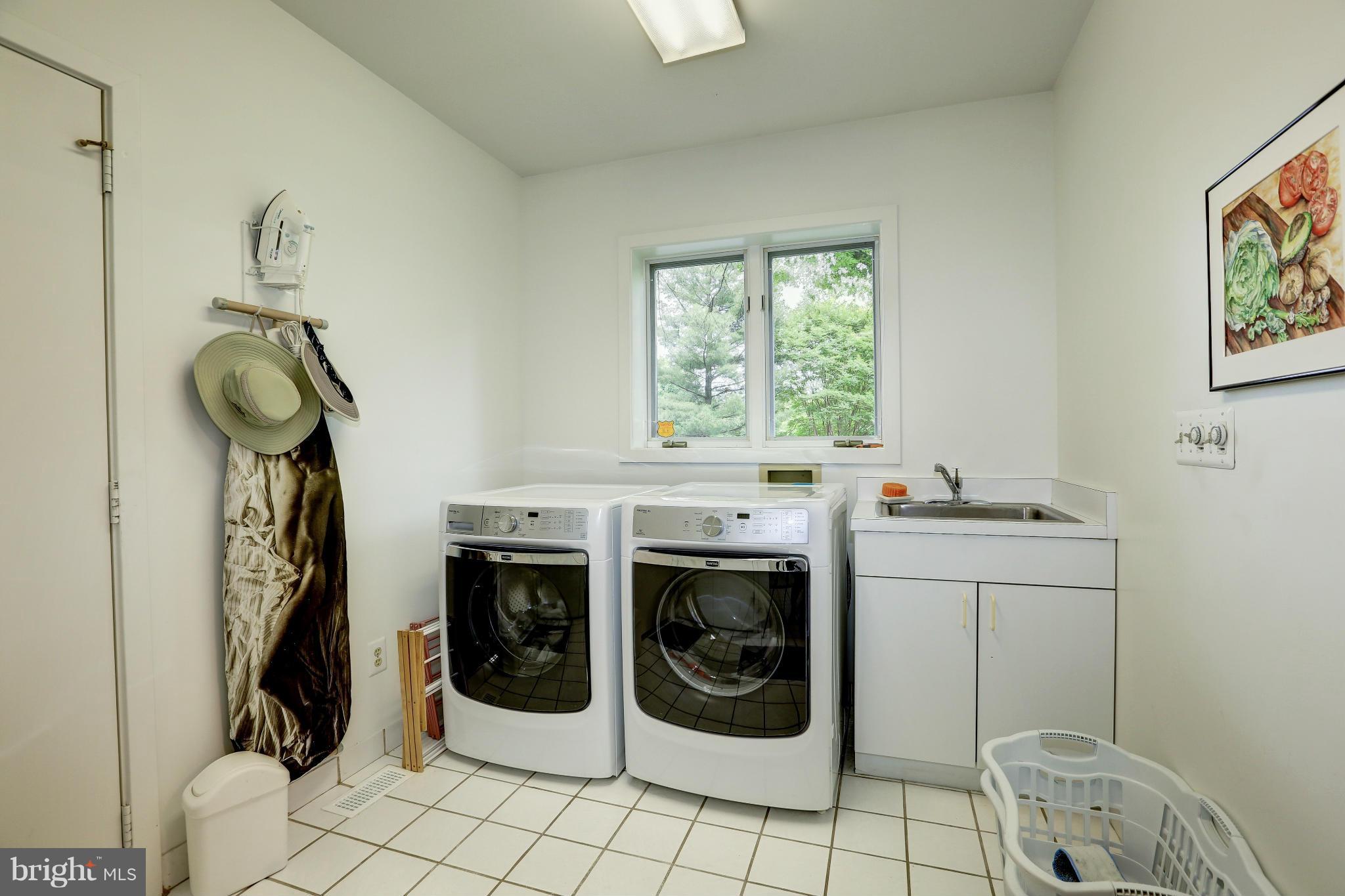 LAYTONSVILLE KNOLLS - Residential