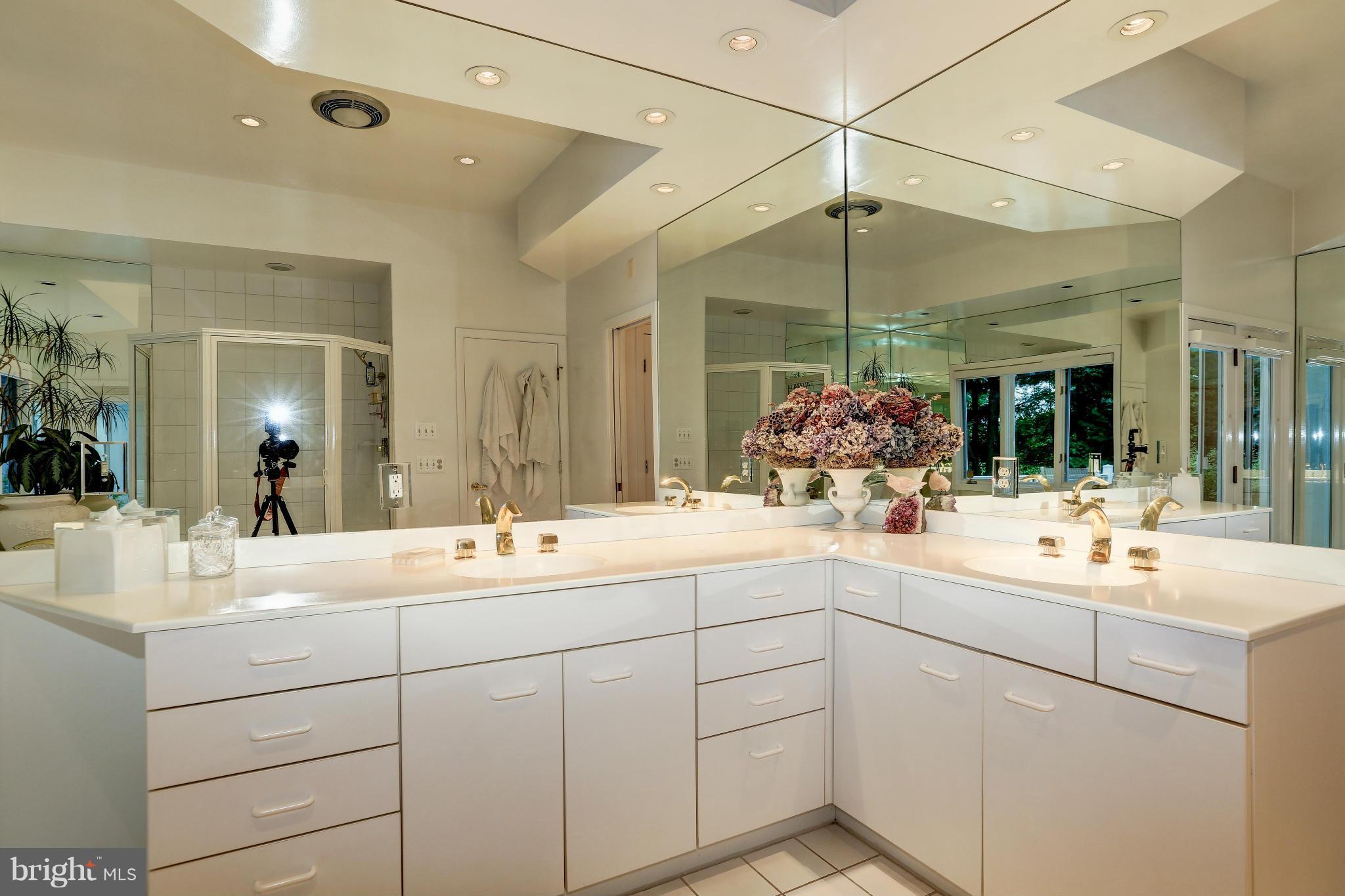 LAYTONSVILLE KNOLLS - Residential