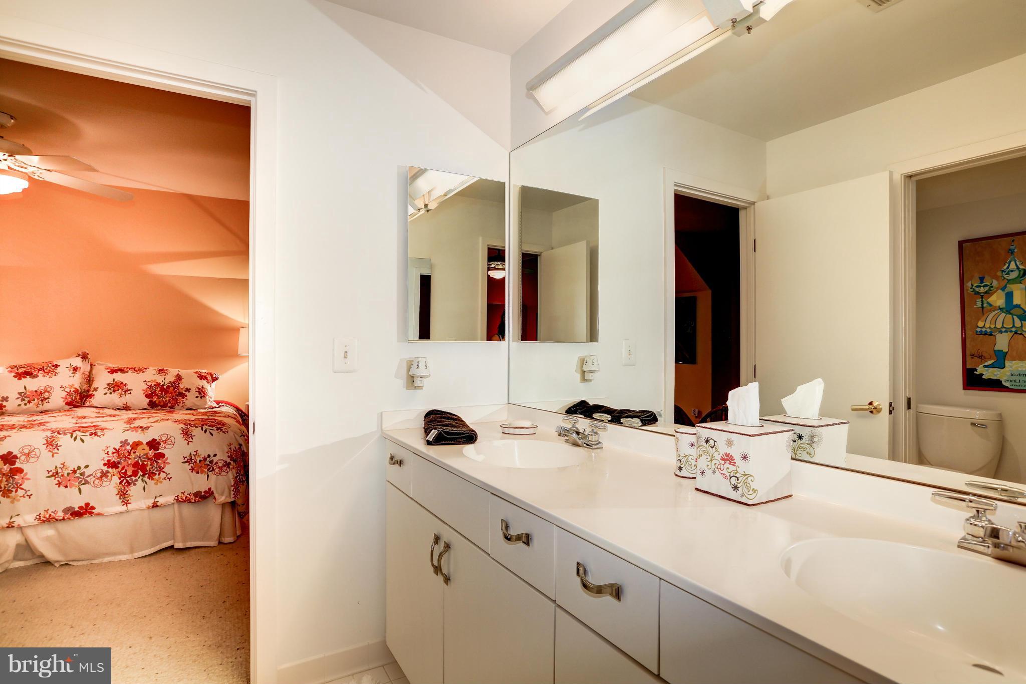 LAYTONSVILLE KNOLLS - Residential