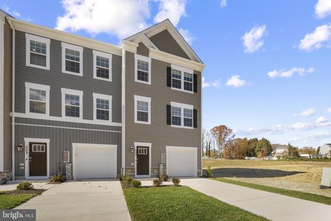 Townhouse For Sale - 401 Halyard Court<br/> JOPPA, MD 21085