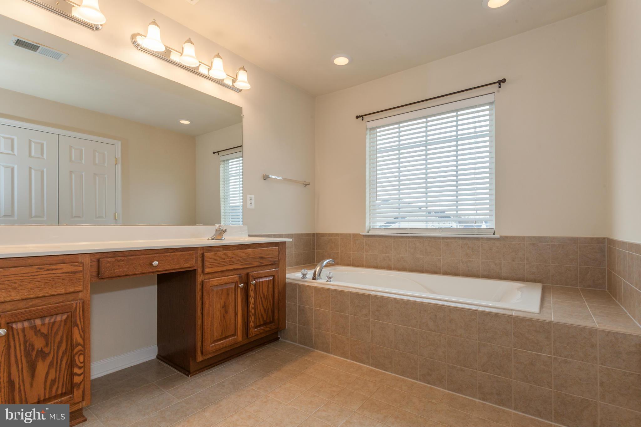 WAKELAND MANOR - Residential