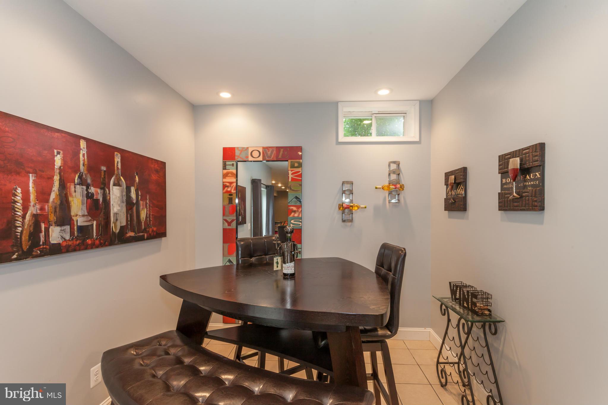 WAKELAND MANOR - Residential