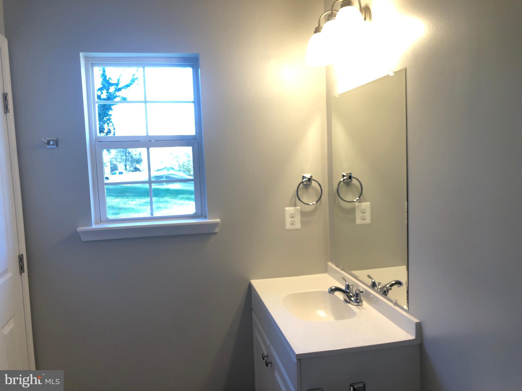 HOLLYWOOD SHORES - Residential