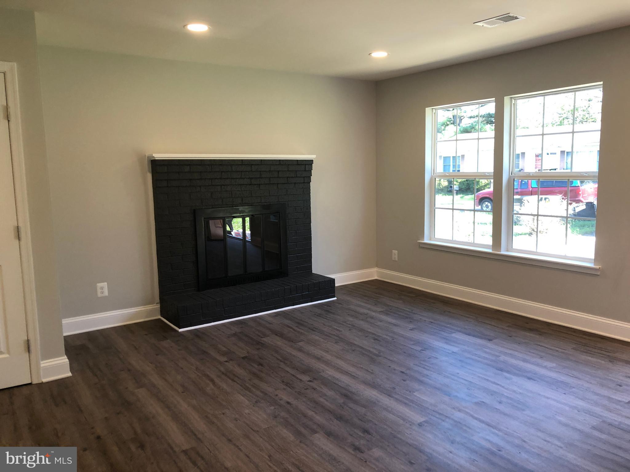 HOLLYWOOD SHORES - Residential