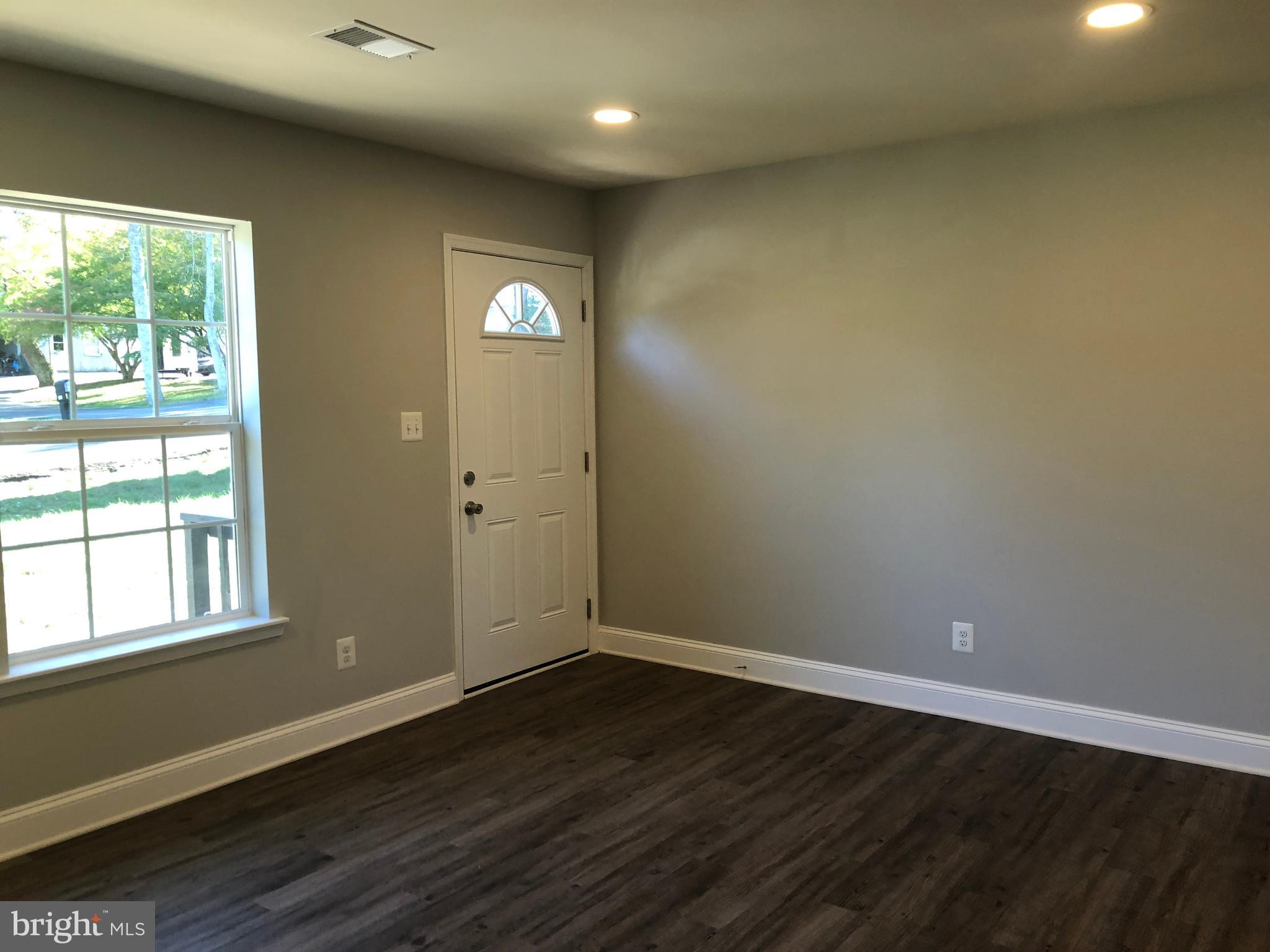 HOLLYWOOD SHORES - Residential