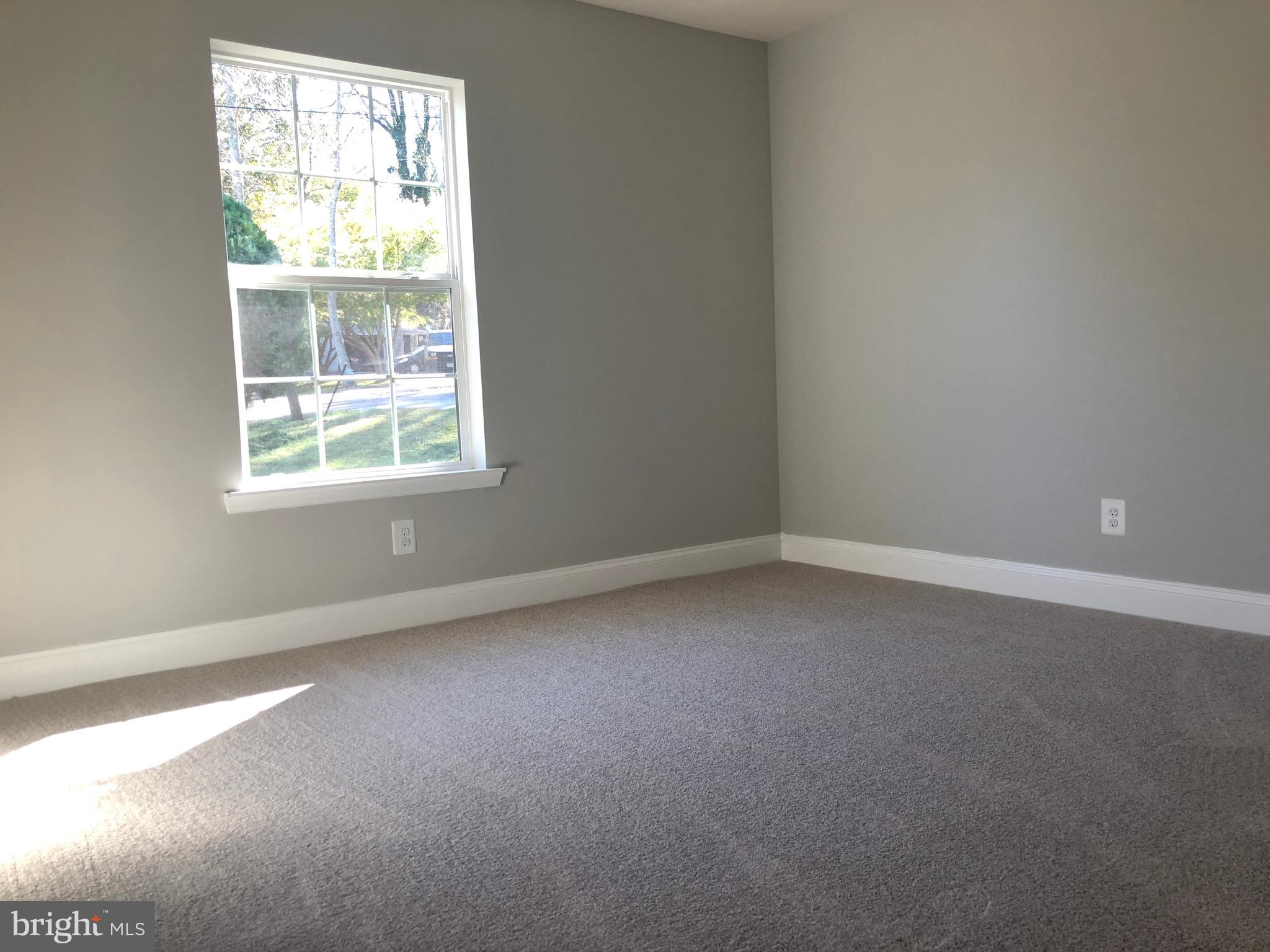 HOLLYWOOD SHORES - Residential