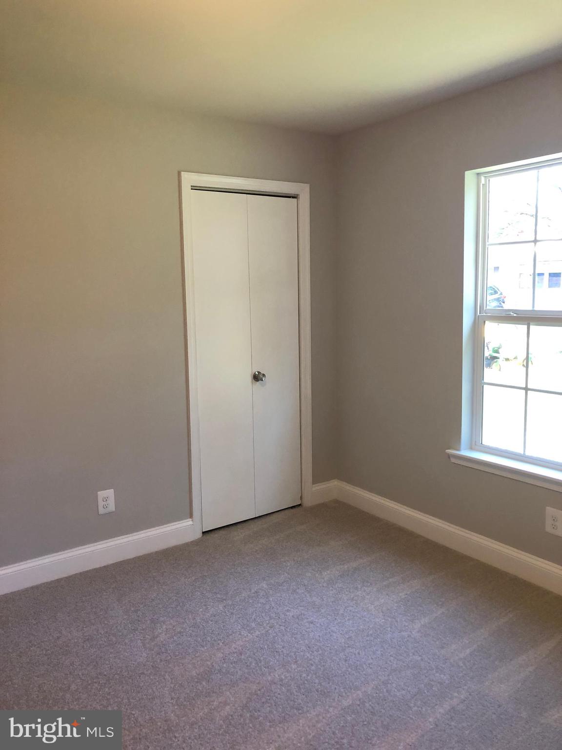 HOLLYWOOD SHORES - Residential