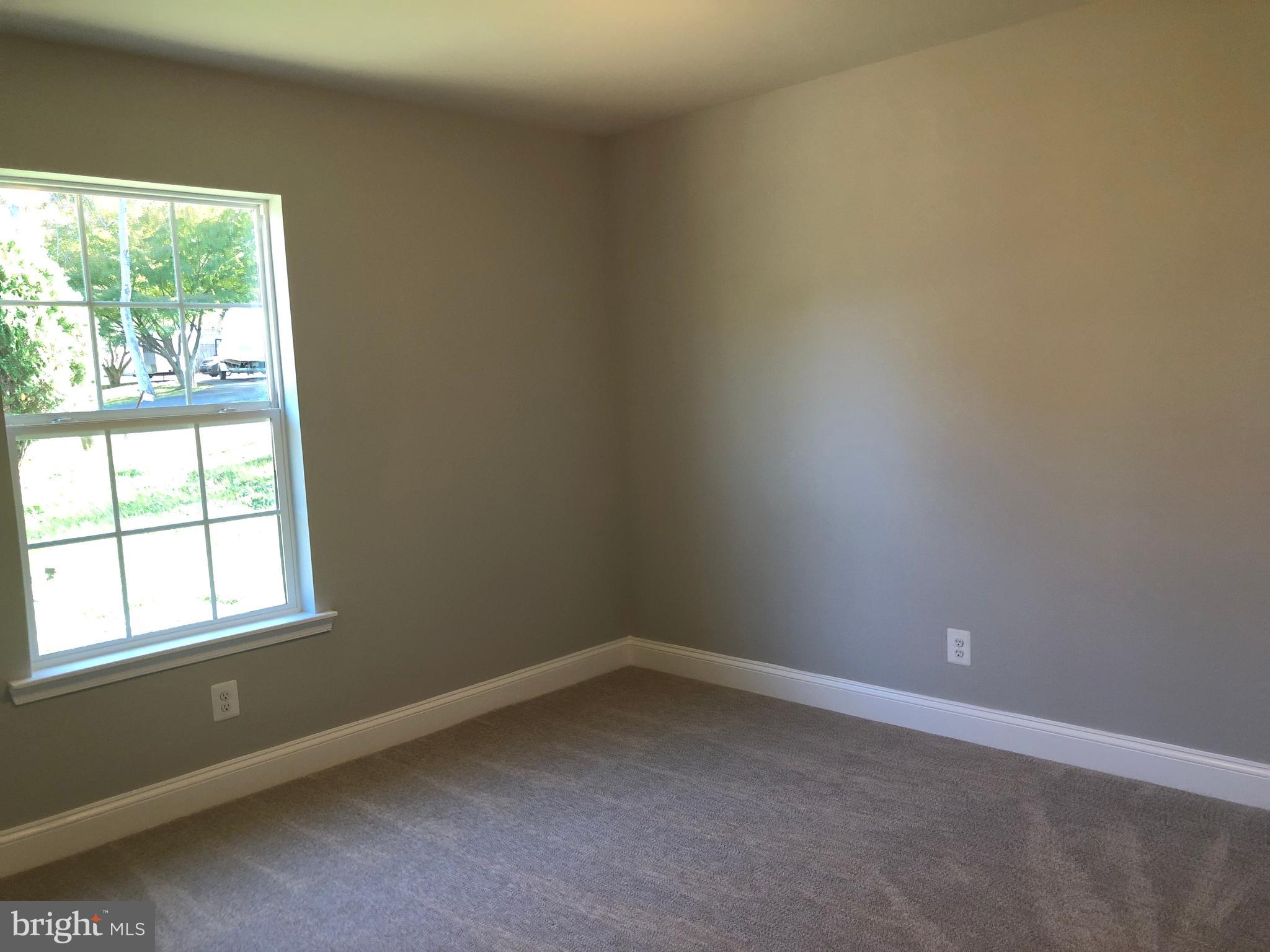 HOLLYWOOD SHORES - Residential