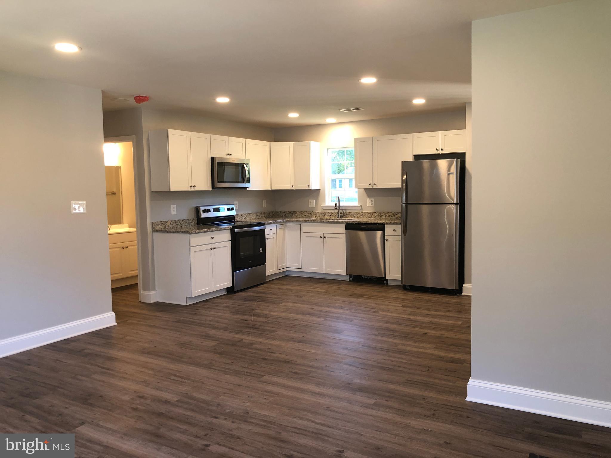 HOLLYWOOD SHORES - Residential