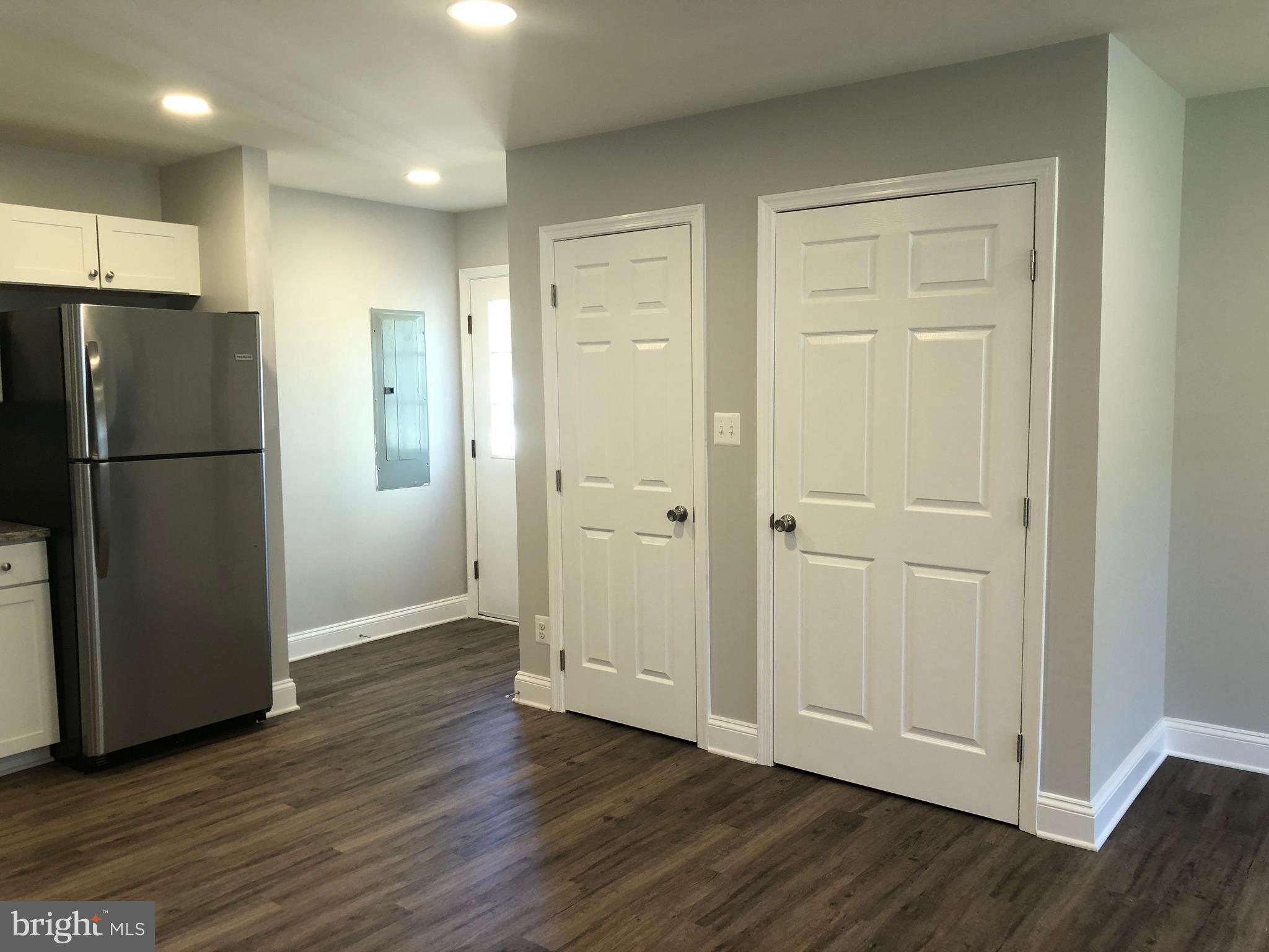 HOLLYWOOD SHORES - Residential