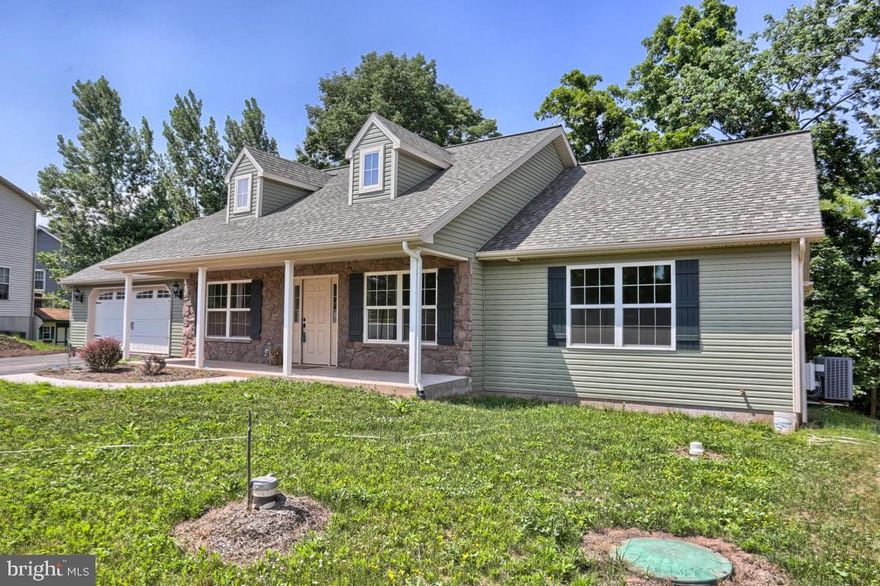 ONE FLOOR LIVING,BEAUTIFUL NEW HOME WITH OPEN FLOOR PLAN, WOODED BACK YARD WITH STREAM AND LARGE DECK. XTRA LARGE GARAGE FOR WORKSHOP. SUPER SIZE, WALK OUT BASEMENT. COME AND SEE IT.