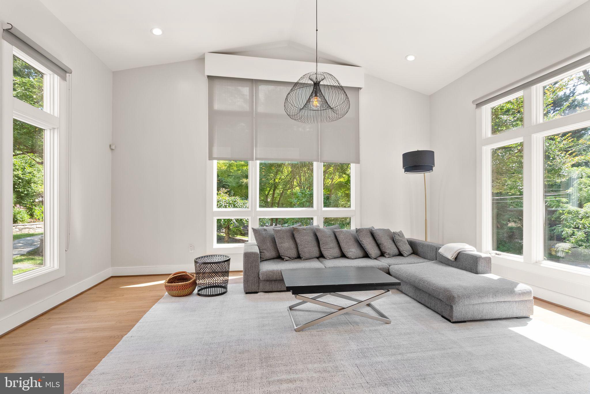 BELLEVUE FOREST - Residential