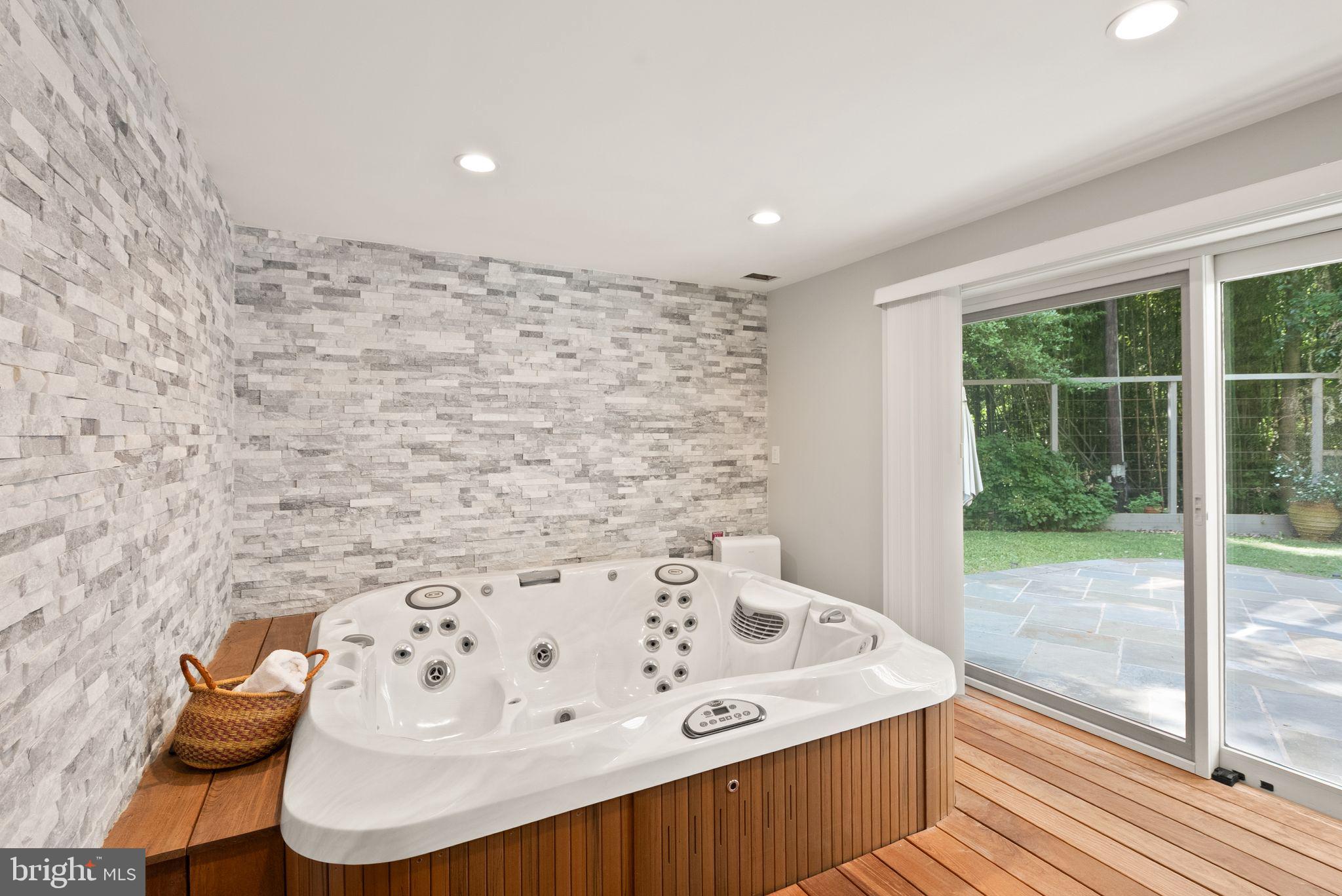 BELLEVUE FOREST - Residential