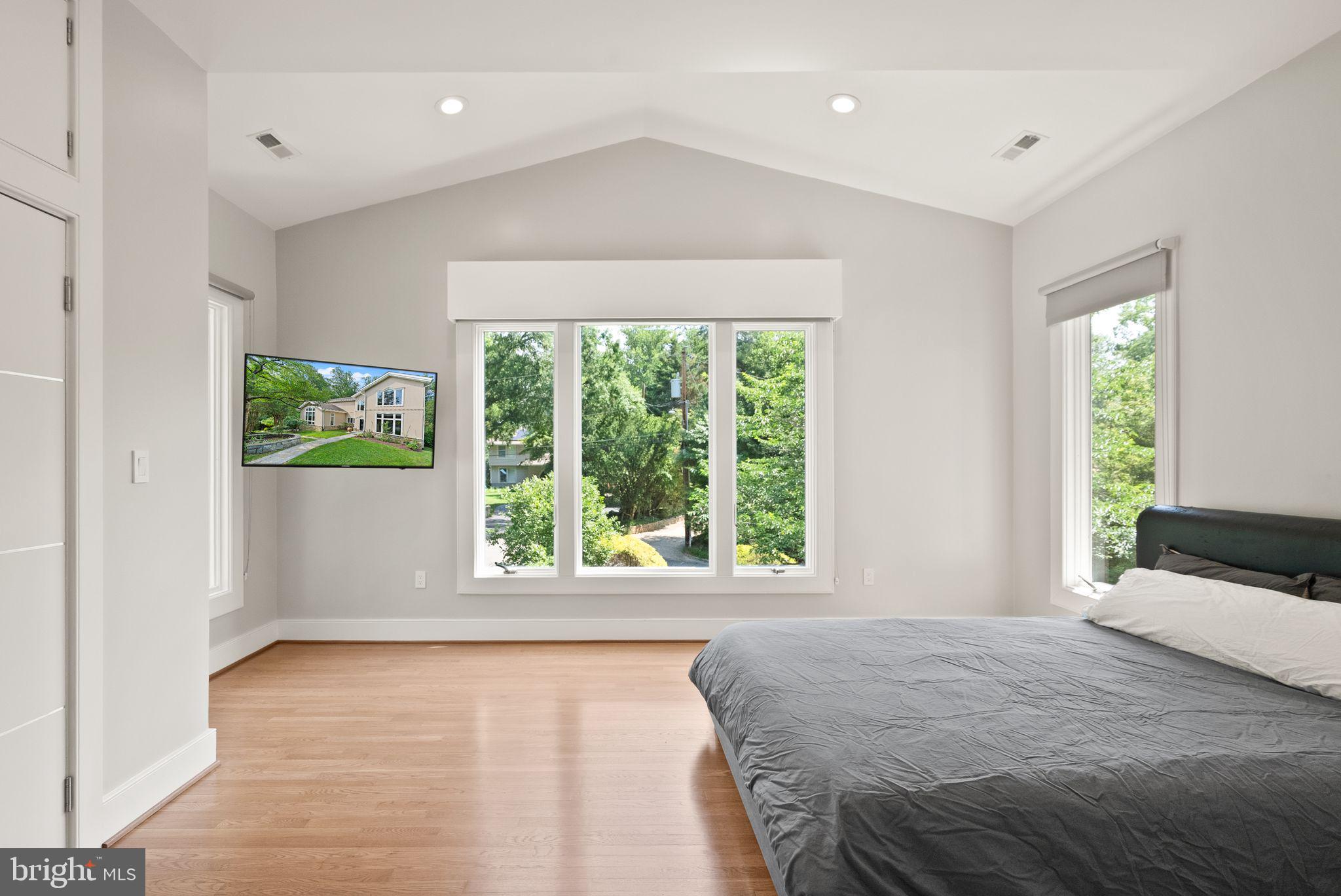 BELLEVUE FOREST - Residential