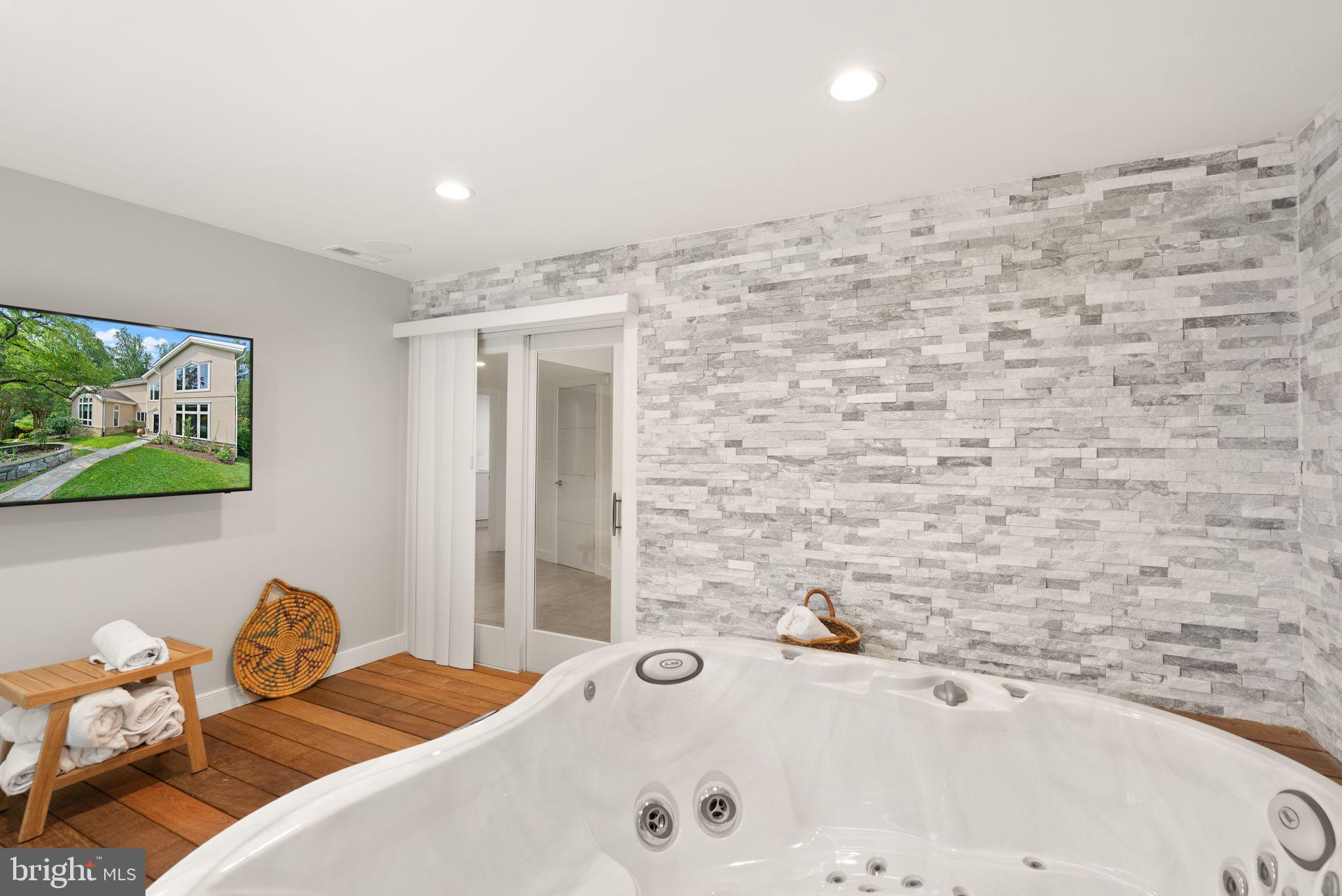 BELLEVUE FOREST - Residential