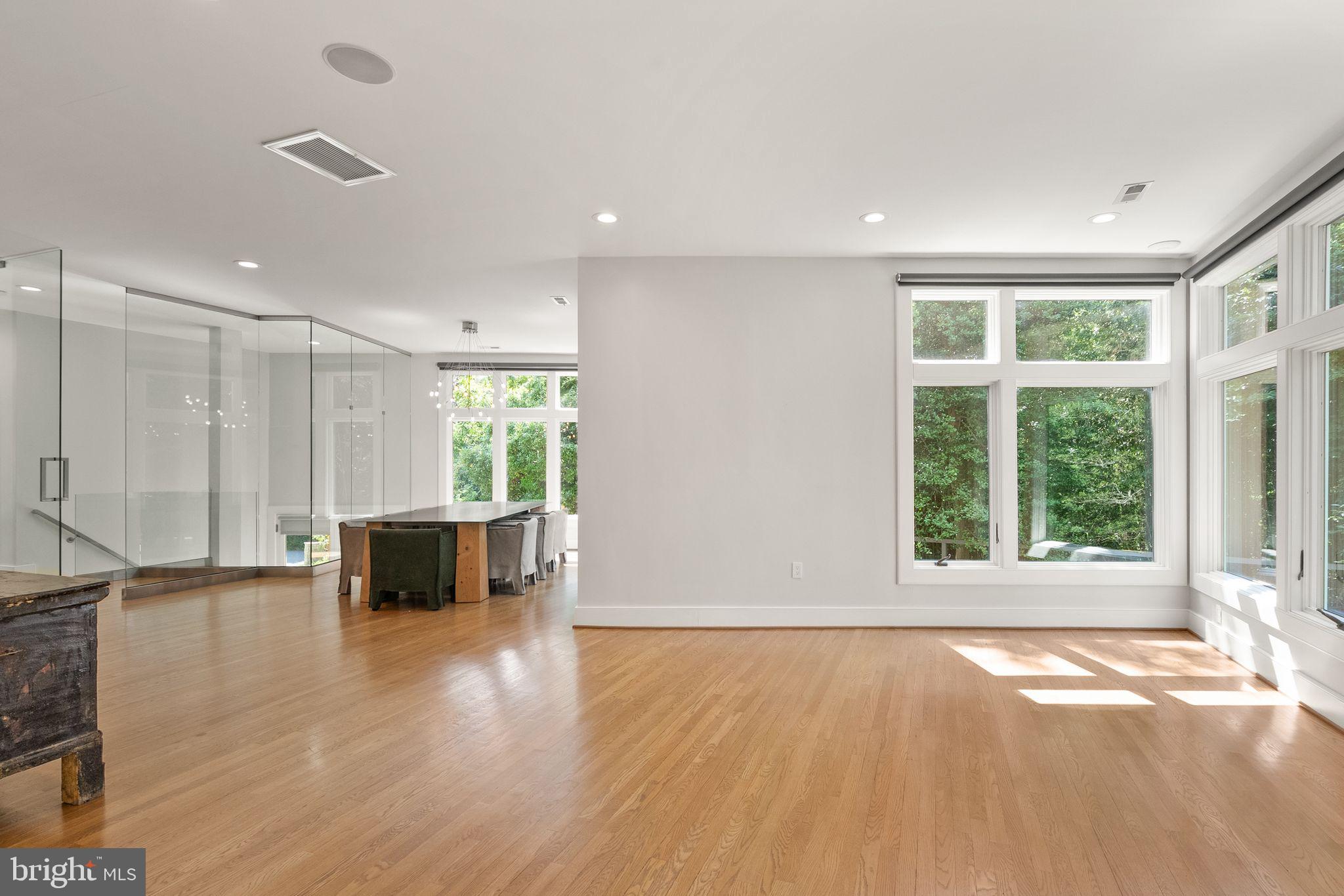 BELLEVUE FOREST - Residential