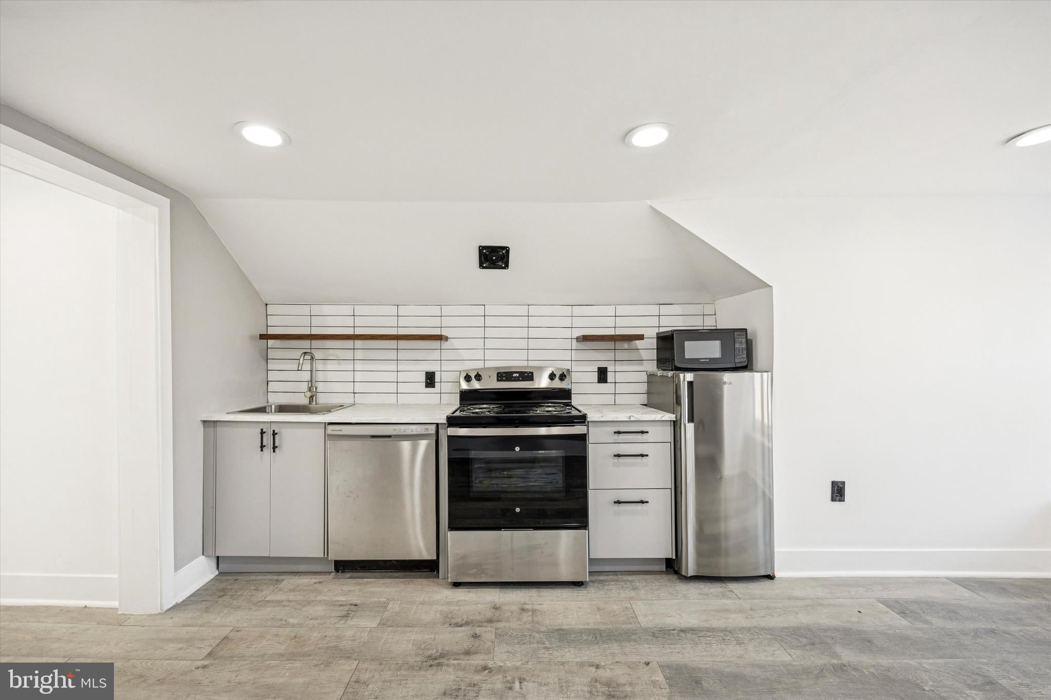 844 WEST CHESTER PIKE 2