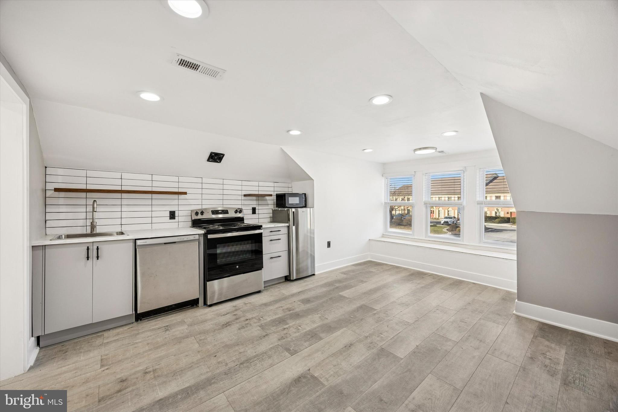 844 WEST CHESTER PIKE 2