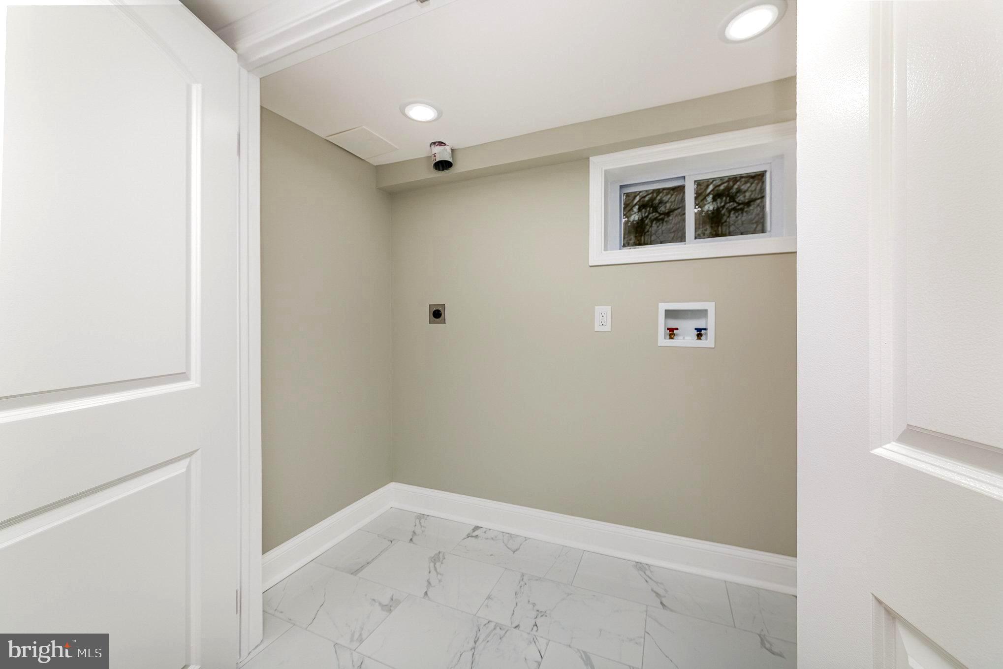 HAMILTON HILLS - Residential