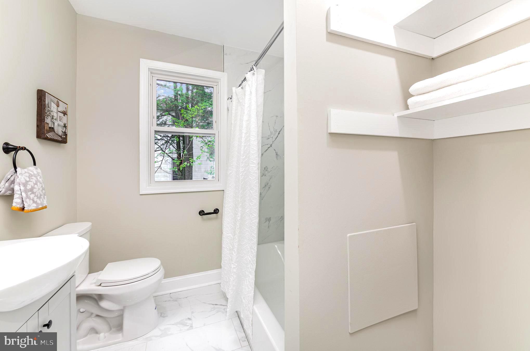 HAMILTON HILLS - Residential