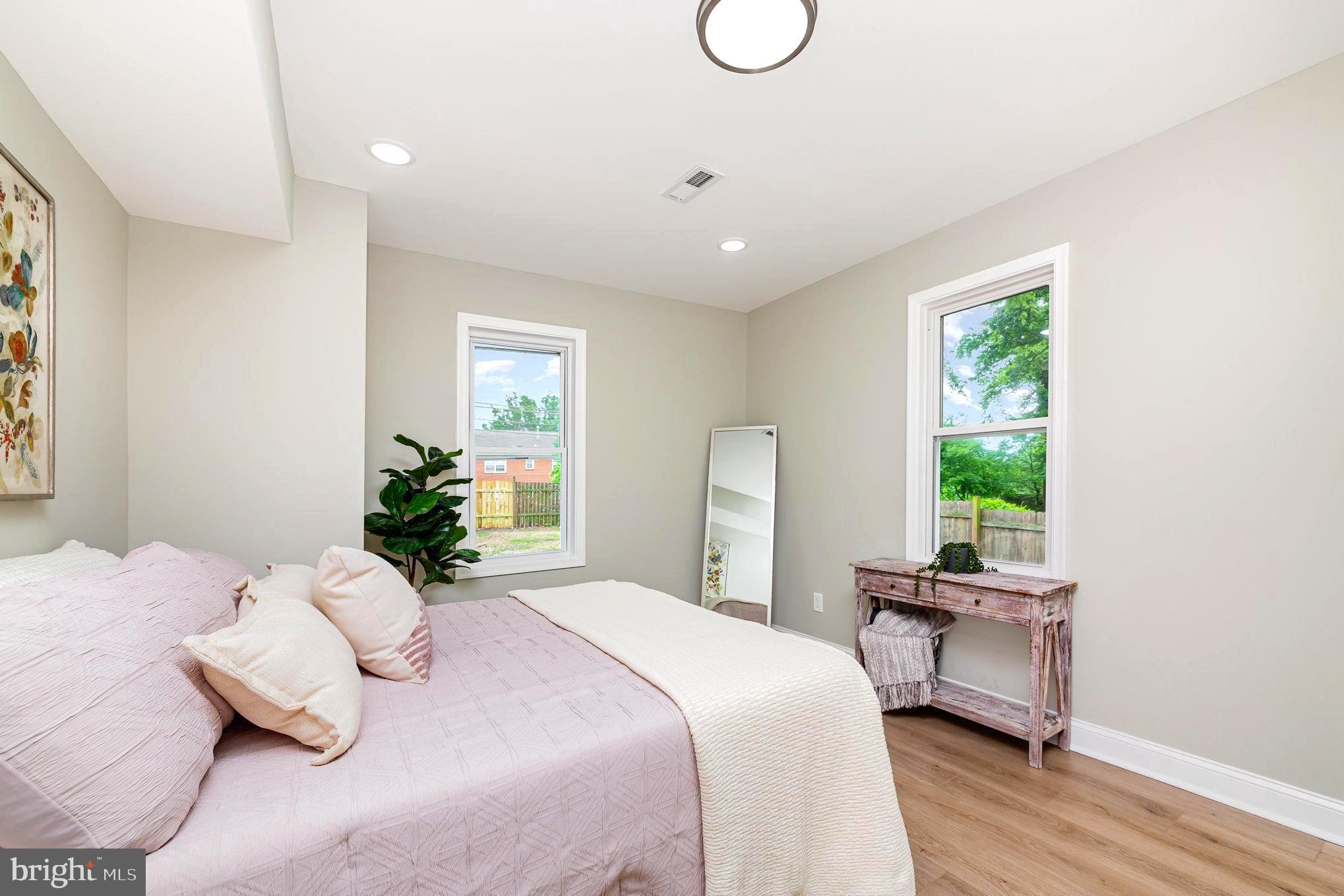 HAMILTON HILLS - Residential