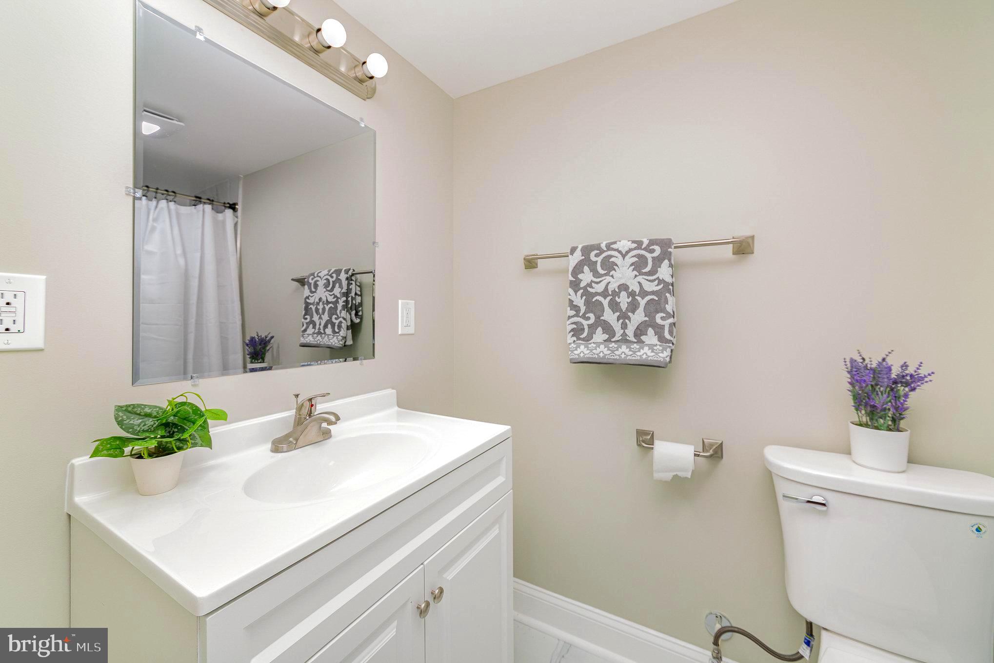 HAMILTON HILLS - Residential