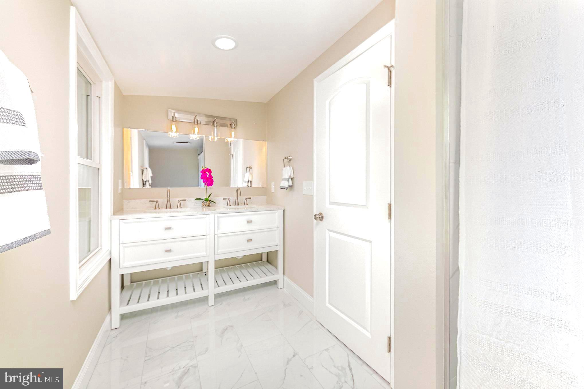 HAMILTON HILLS - Residential