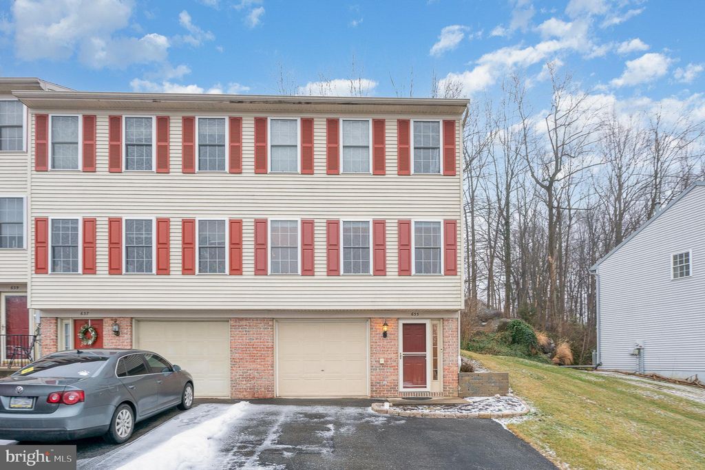 Photo of 635 Rockwood Drive, ELIZABETHTOWN, PA 17022 (MLS # PALA2063946)