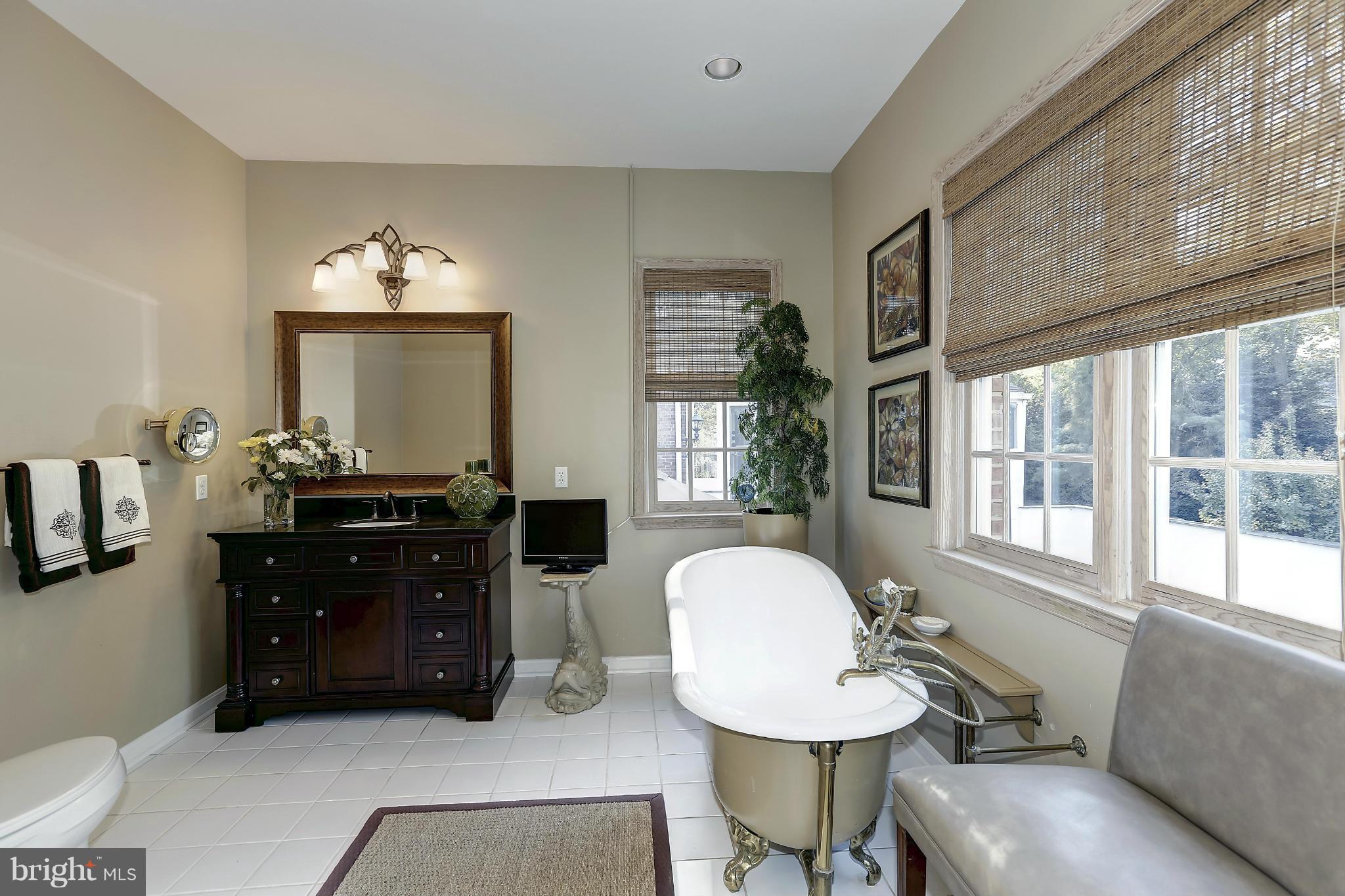 DOWNSCREST - Residential