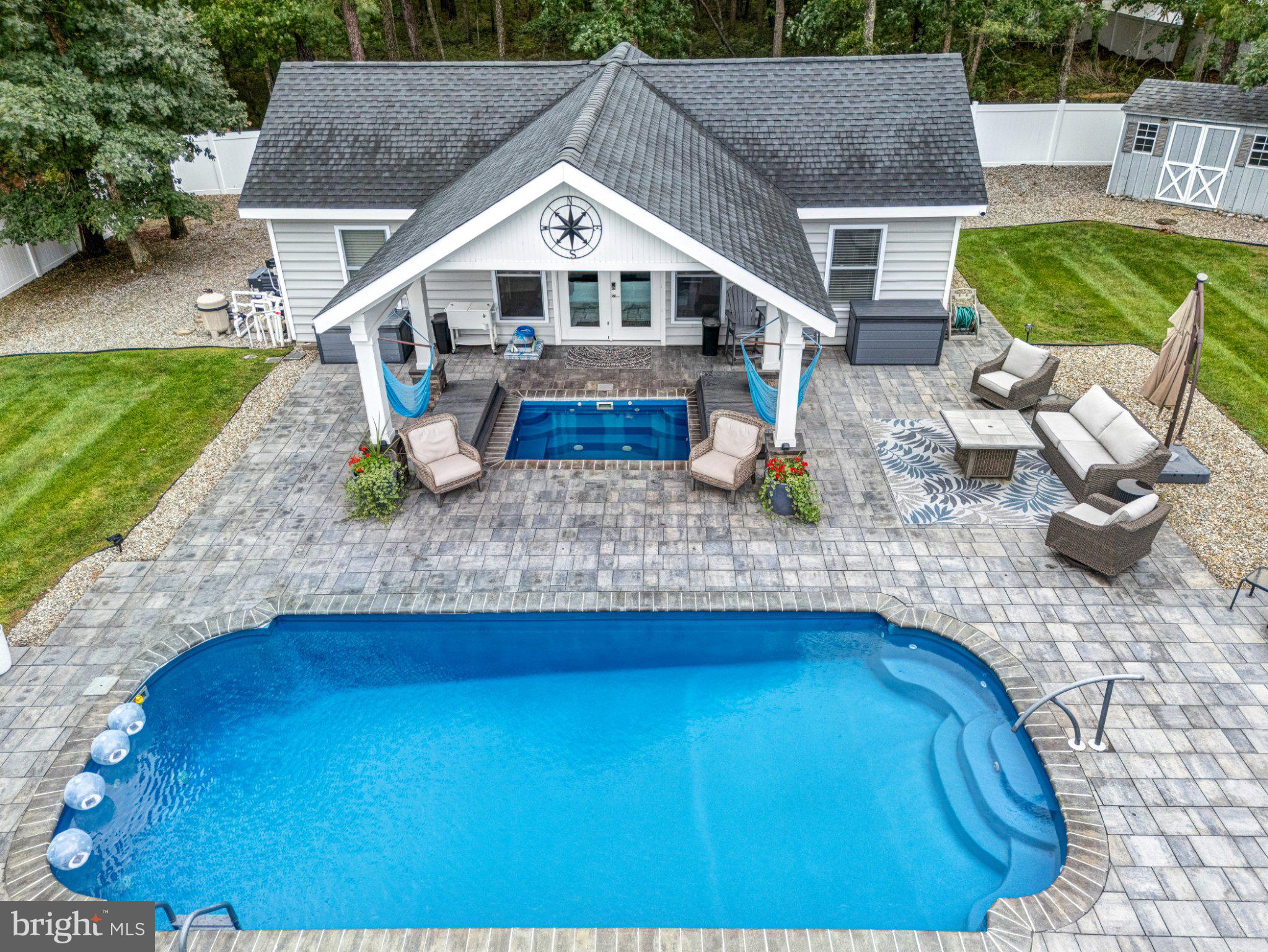 8 EDWARDS COURT