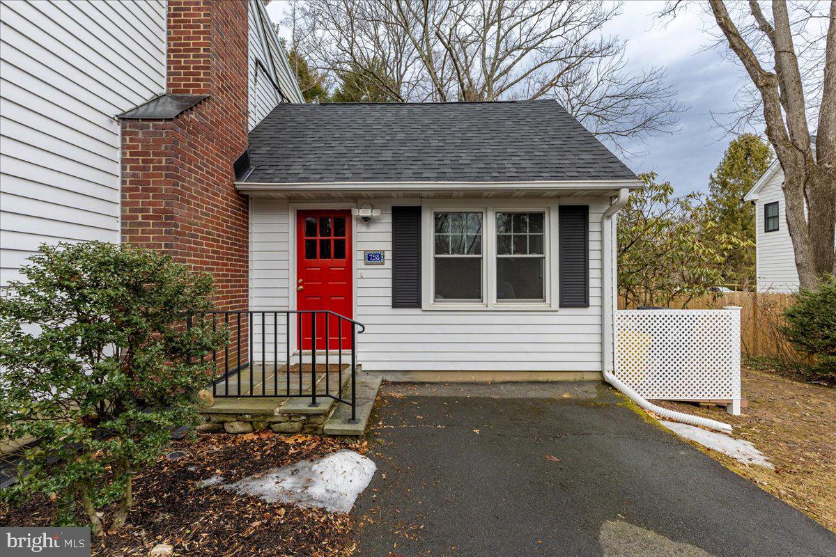 798 KINGSTON ROAD