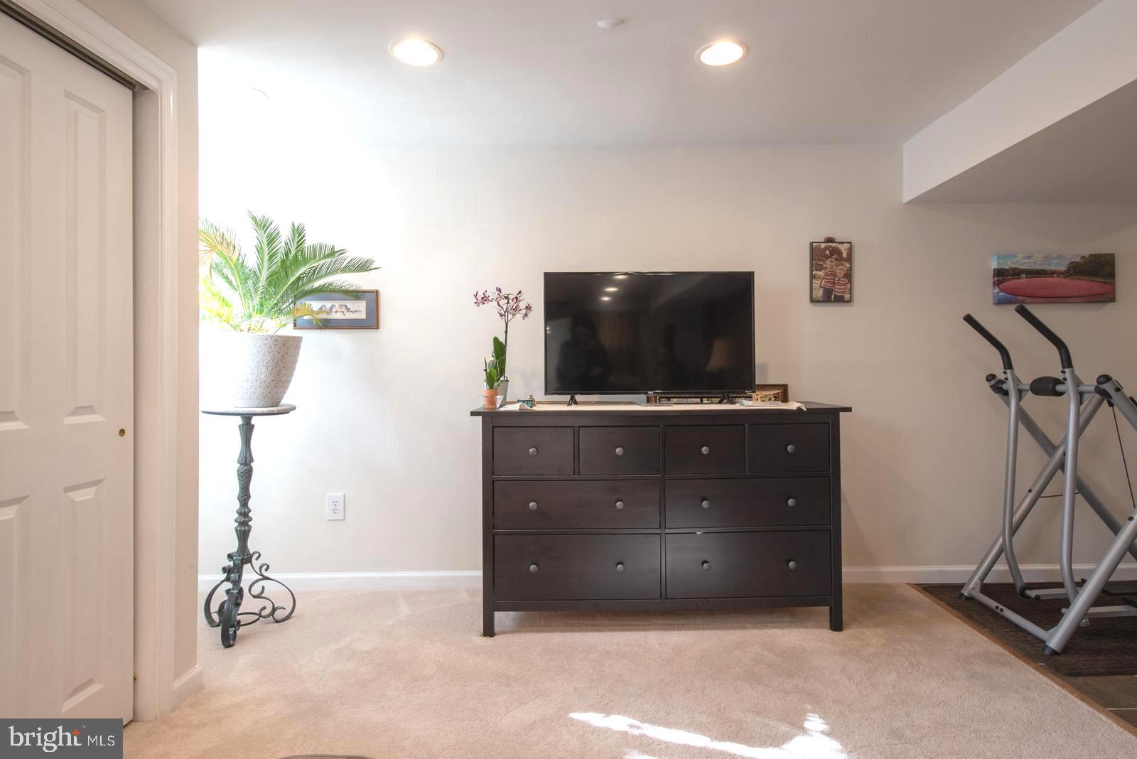 HOLLIN HALL VILLAGE - Residential Lease