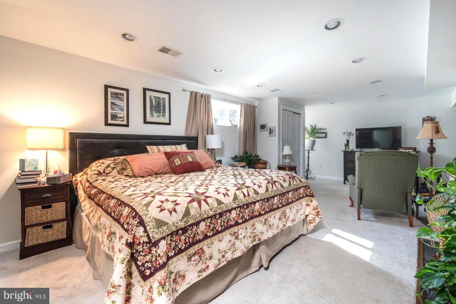 HOLLIN HALL VILLAGE - Residential Lease