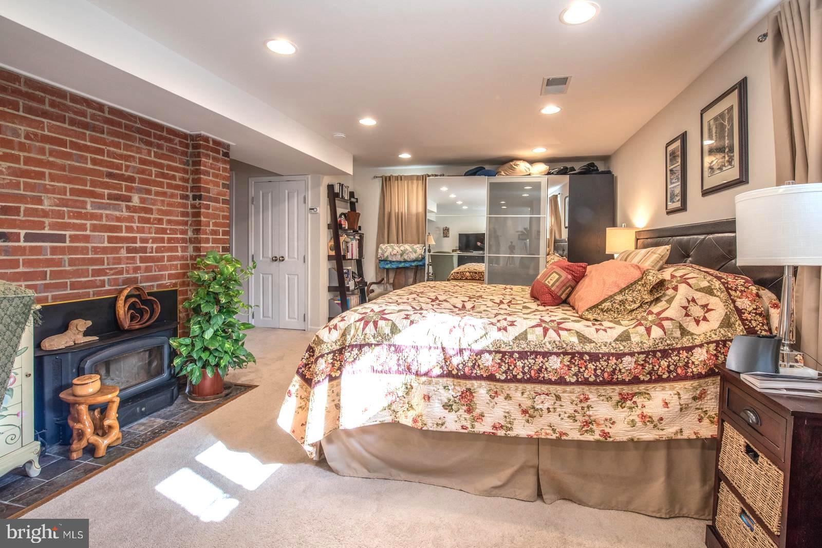 HOLLIN HALL VILLAGE - Residential Lease