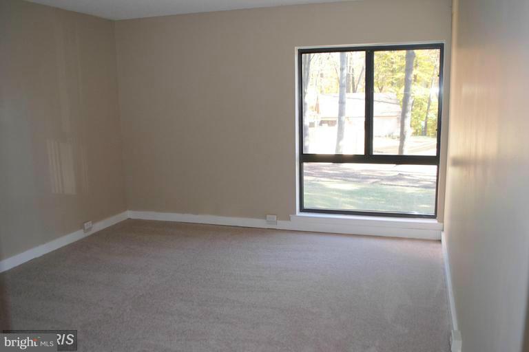 LONG REACH - Residential Lease