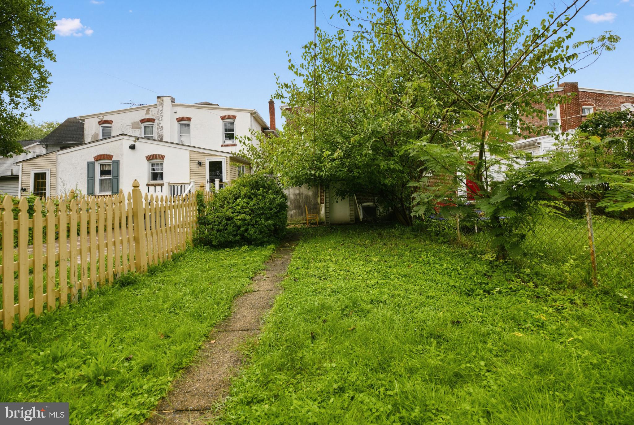 1127 QUEEN STREET 2