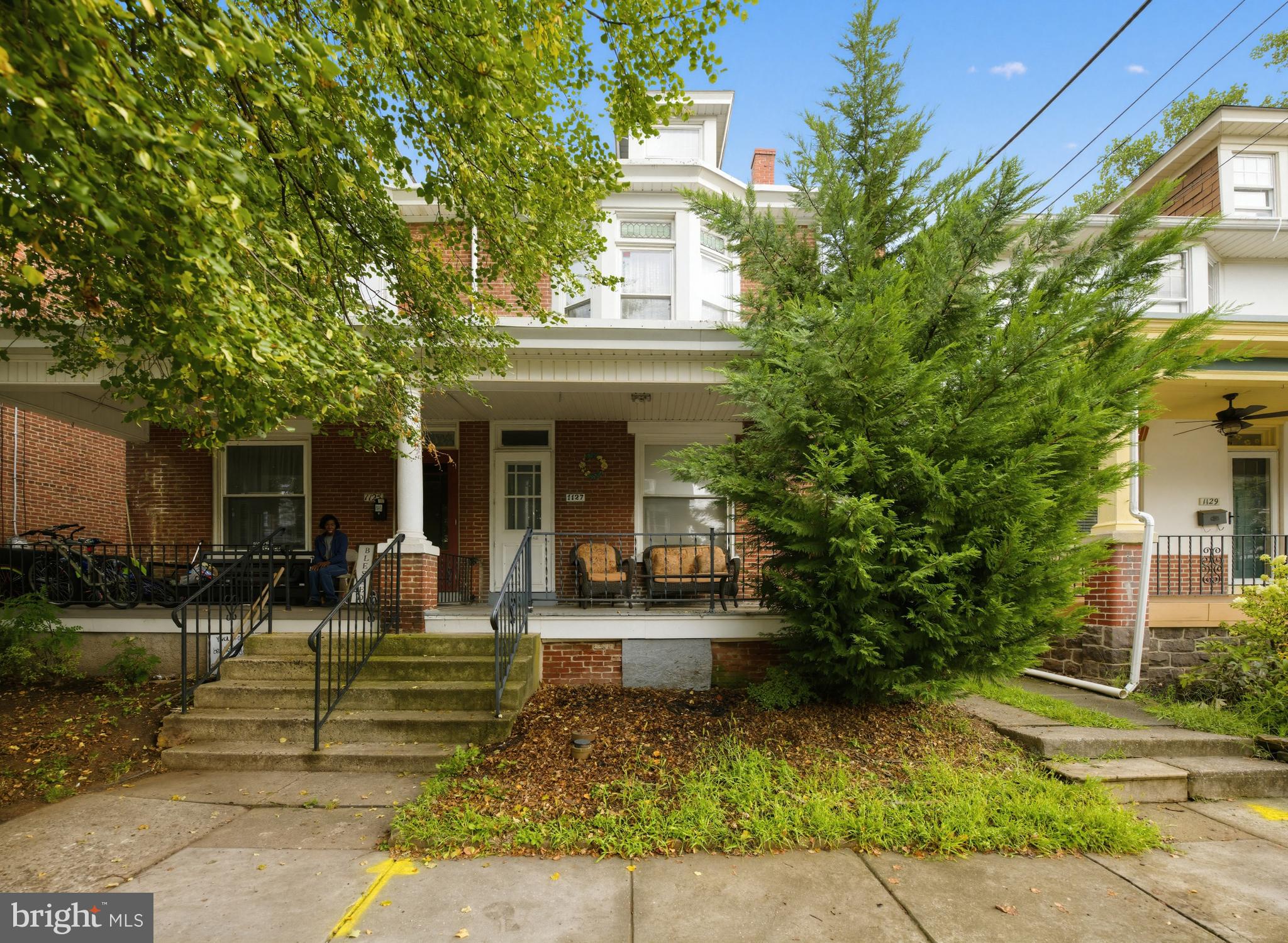 1127 QUEEN STREET 2