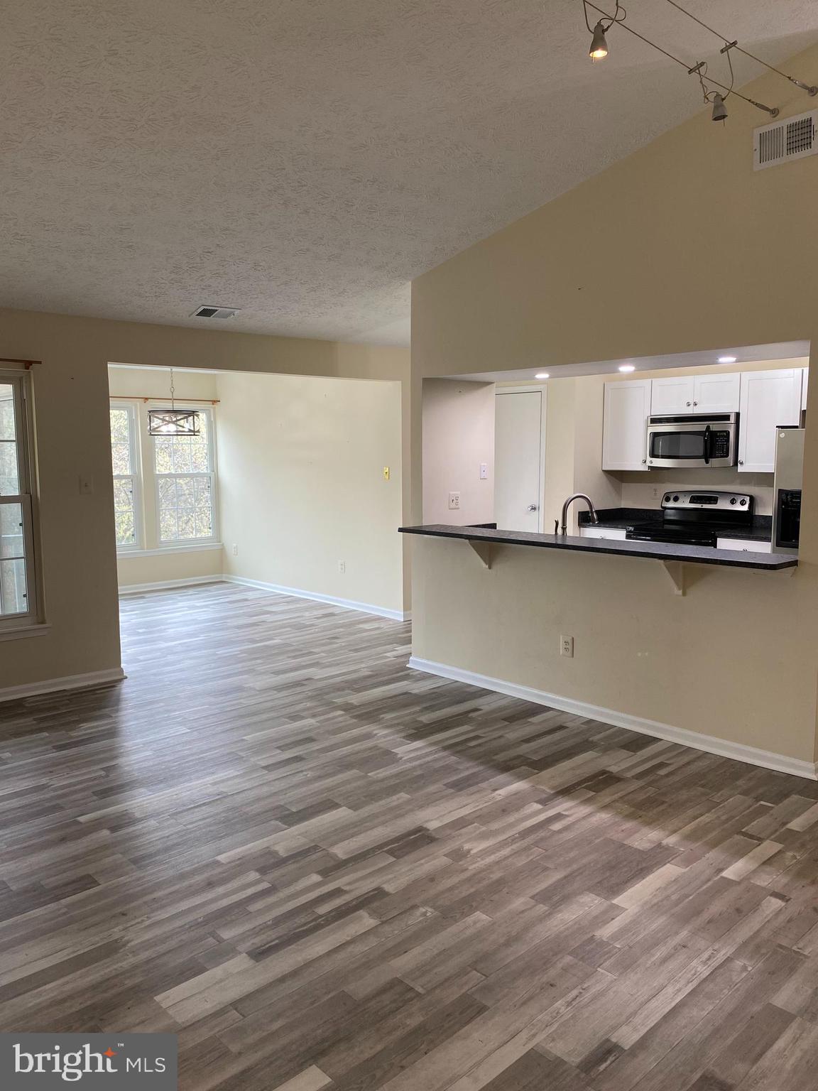 DEEP CREEK COMMONS - Residential Lease