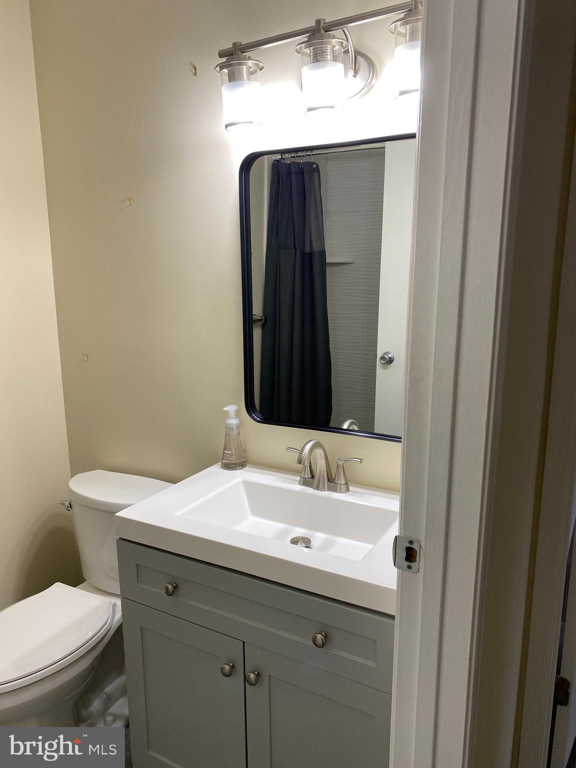 DEEP CREEK COMMONS - Residential Lease