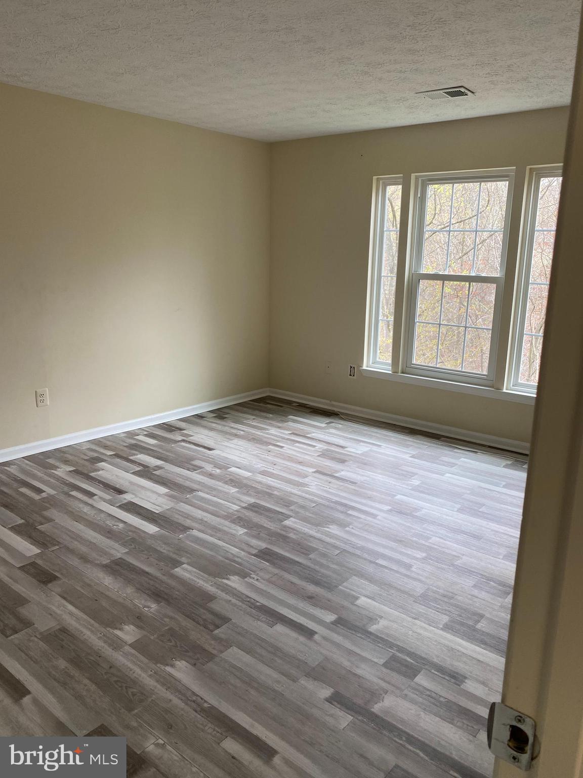 DEEP CREEK COMMONS - Residential Lease