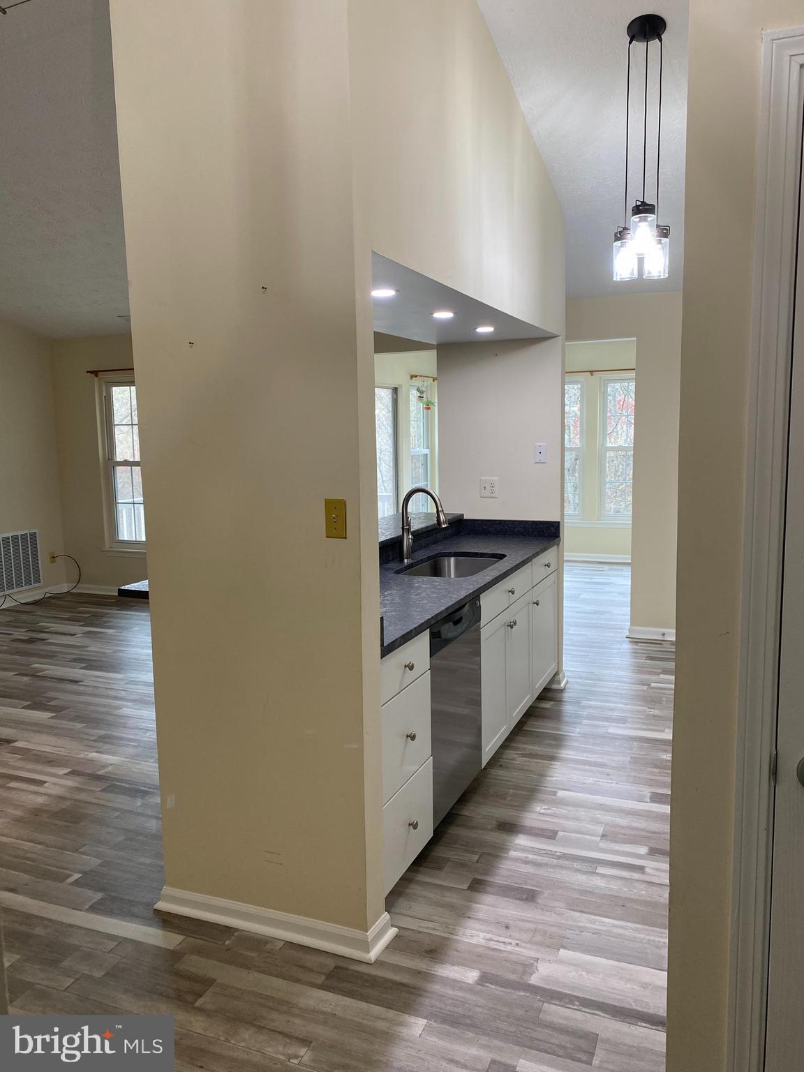 DEEP CREEK COMMONS - Residential Lease