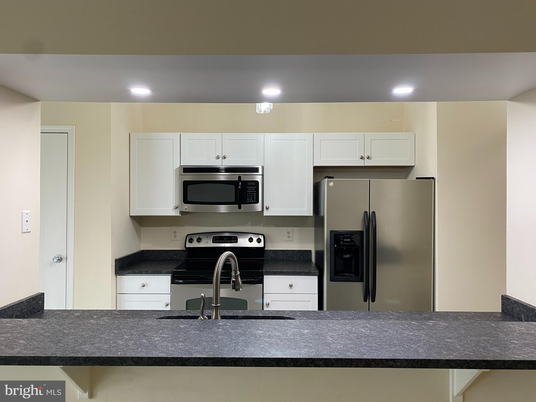 DEEP CREEK COMMONS - Residential Lease