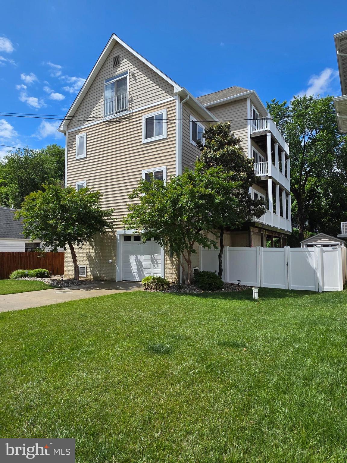 NEELD ESTATE - Residential