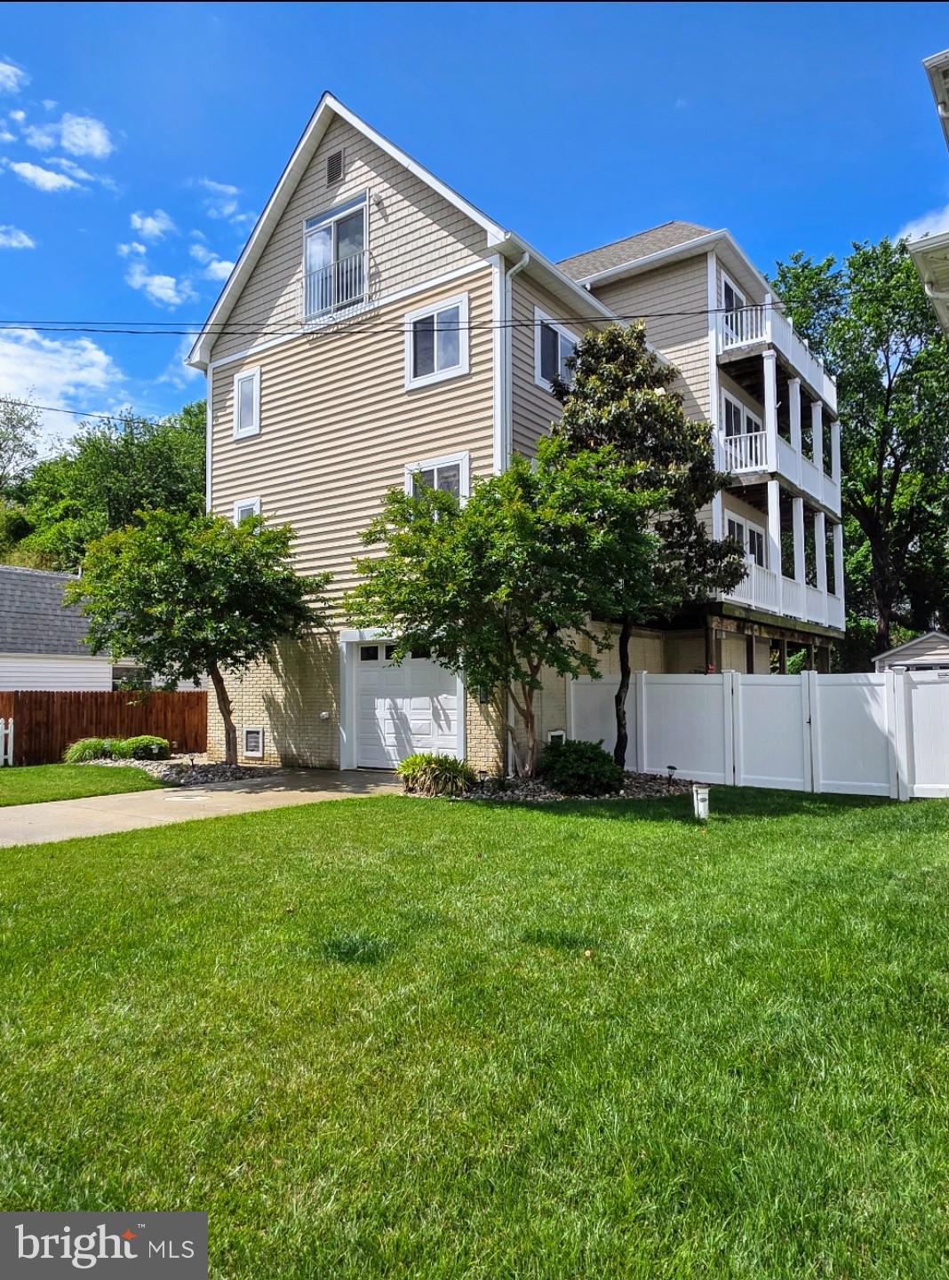 NEELD ESTATE - Residential