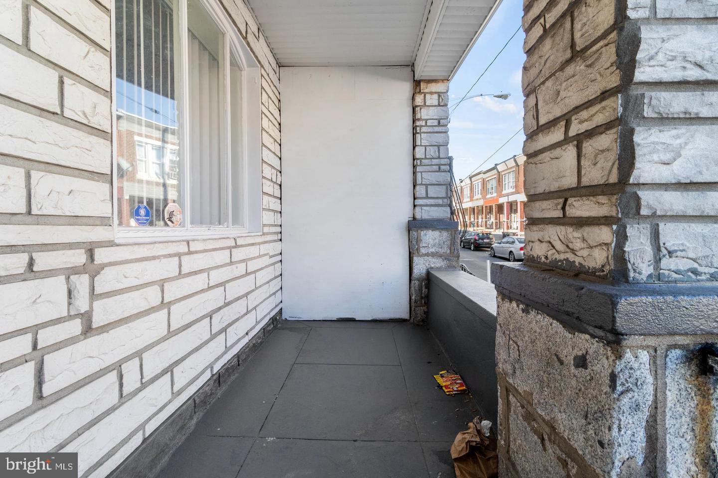 858 E SCHILLER STREET